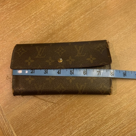 Authentic Louis Vuitton, Monogram Porte Tresor Wallet - Picture 2 of 15